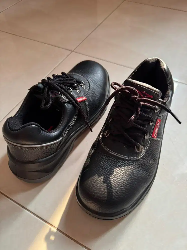 sepatu safety cheetah black 41