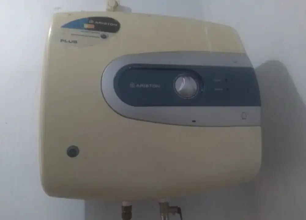 Pemanas air kamar mandi ( water heater