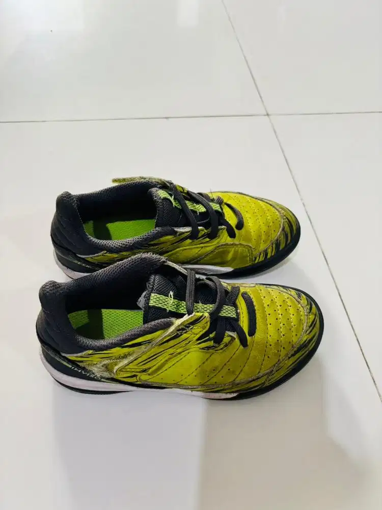 Sepatu Futsal anak merk Decathlon ukuran 29