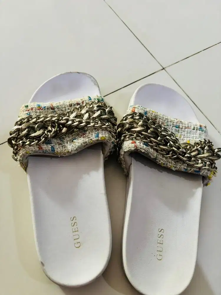 Sendal Guess ukuran 38