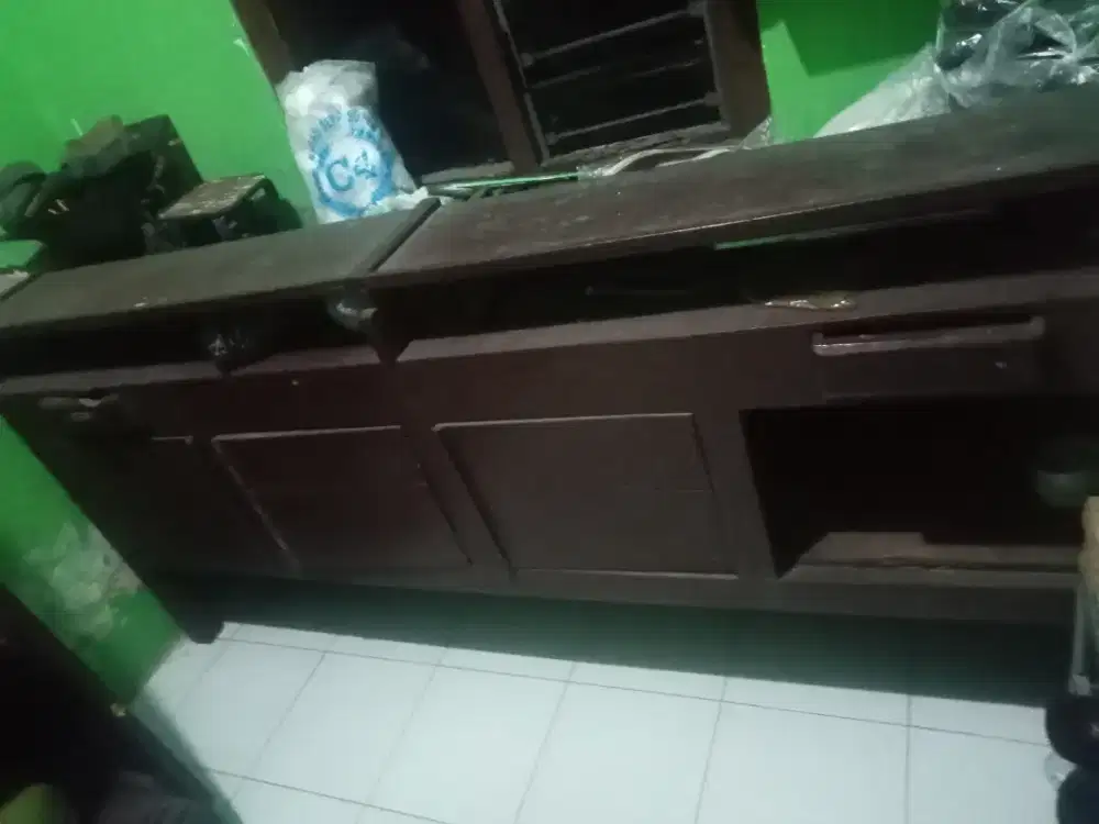 Lemari Etalase Panjang Kayu Jati