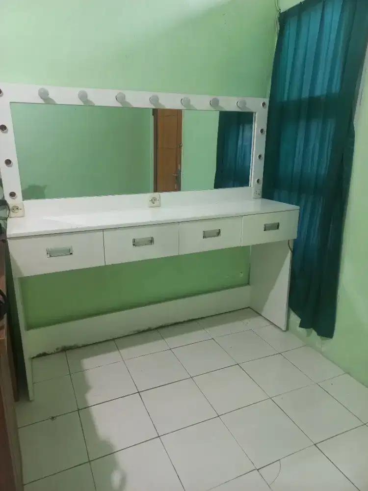Meja Rias Plus Lampu LED