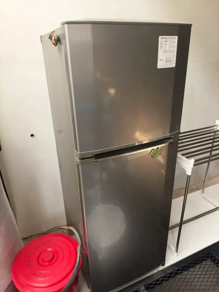 Julia's 2 Pintu LG