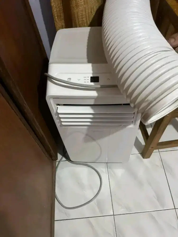 Ac Midea 1/2 PK bekas