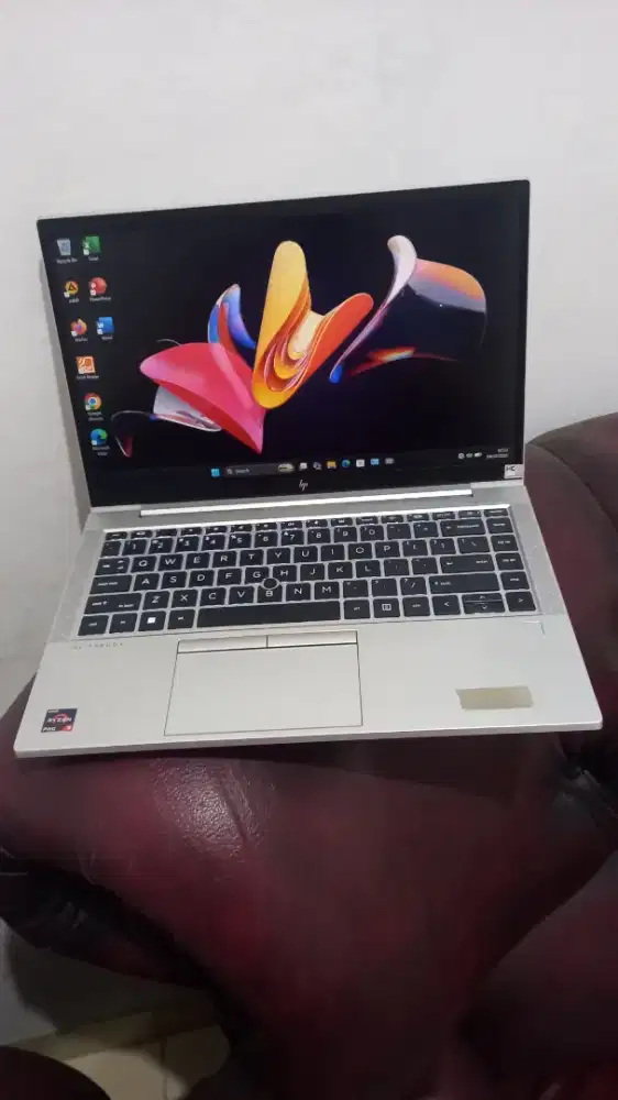 Laptop hp ryzen 5 pro 8/512ssd