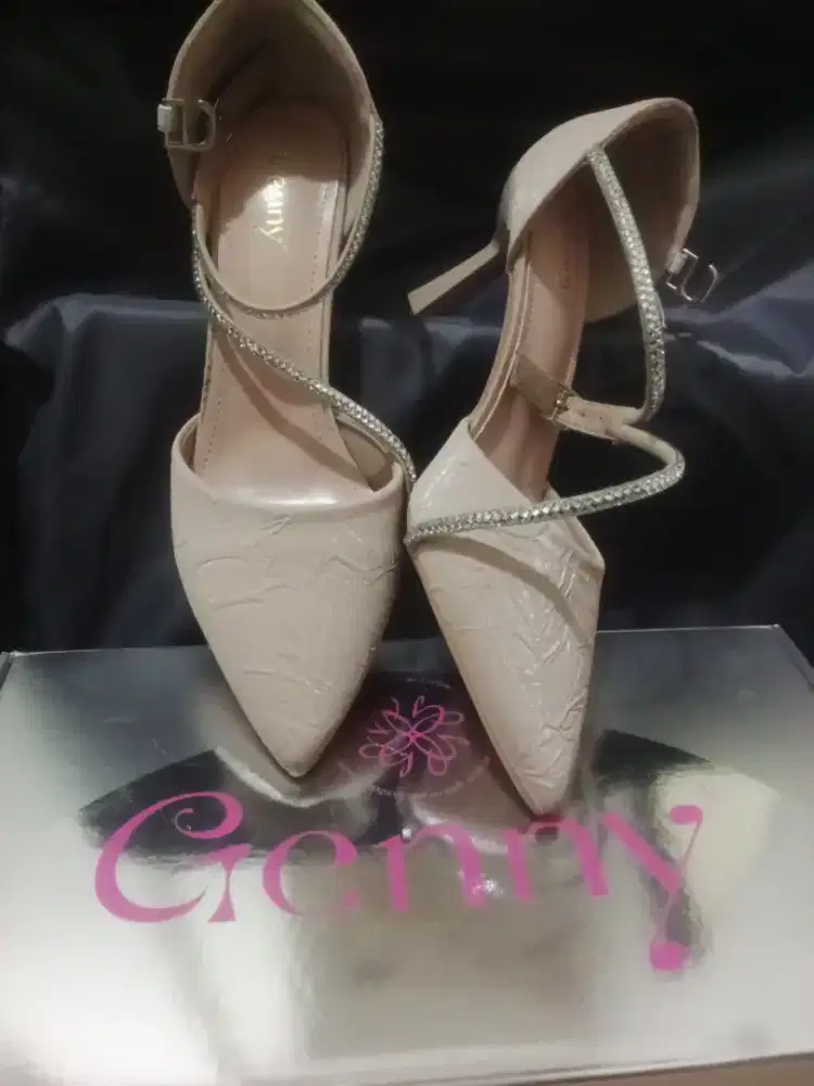 sepatu pesta wanita