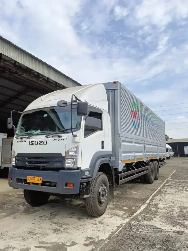 Isuzu FVM U WingBox Asli