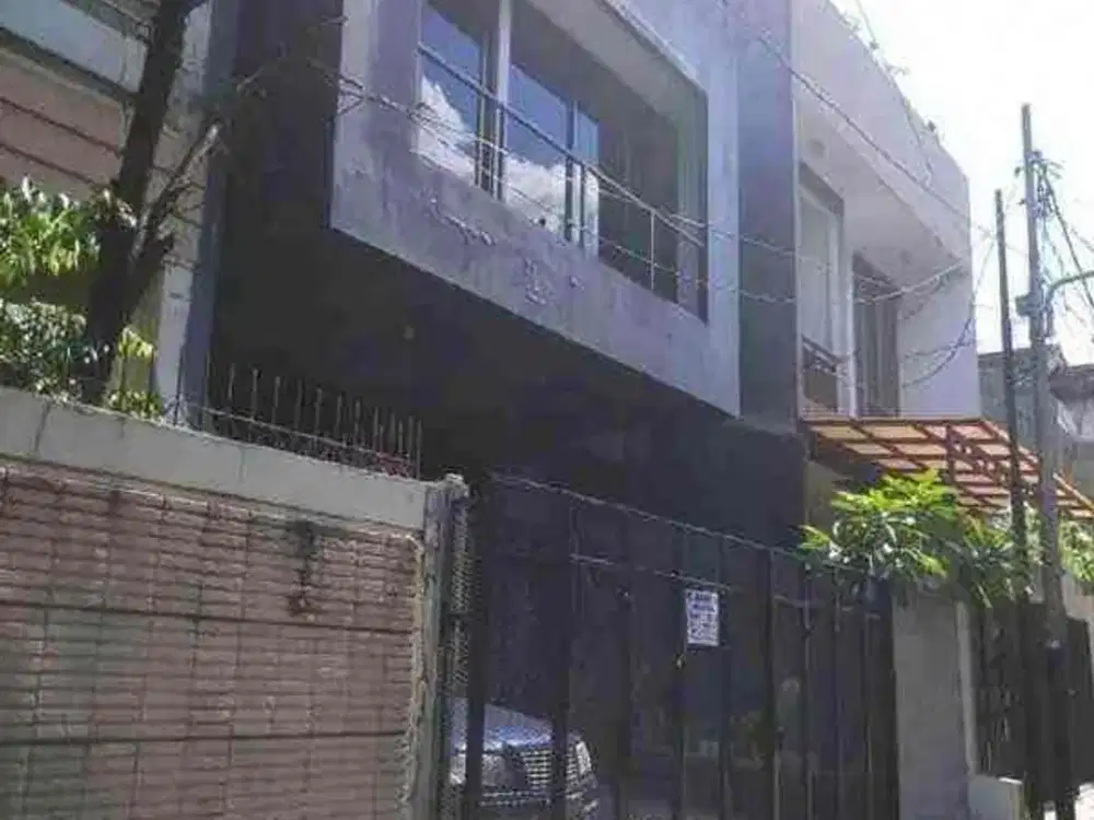 DIJUAL RUMAH GAGAH 3 LANTAI SIAP HUNI DENGAN SEBAGIAN PERABOT DI KOMPLEK CIPINANG ELOK JAKARTA TIMUR