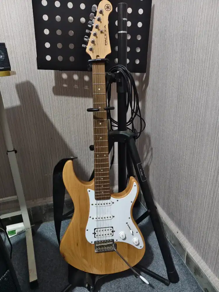 Dijual Gitar Yamaha Pacifica (Warna Kayu)