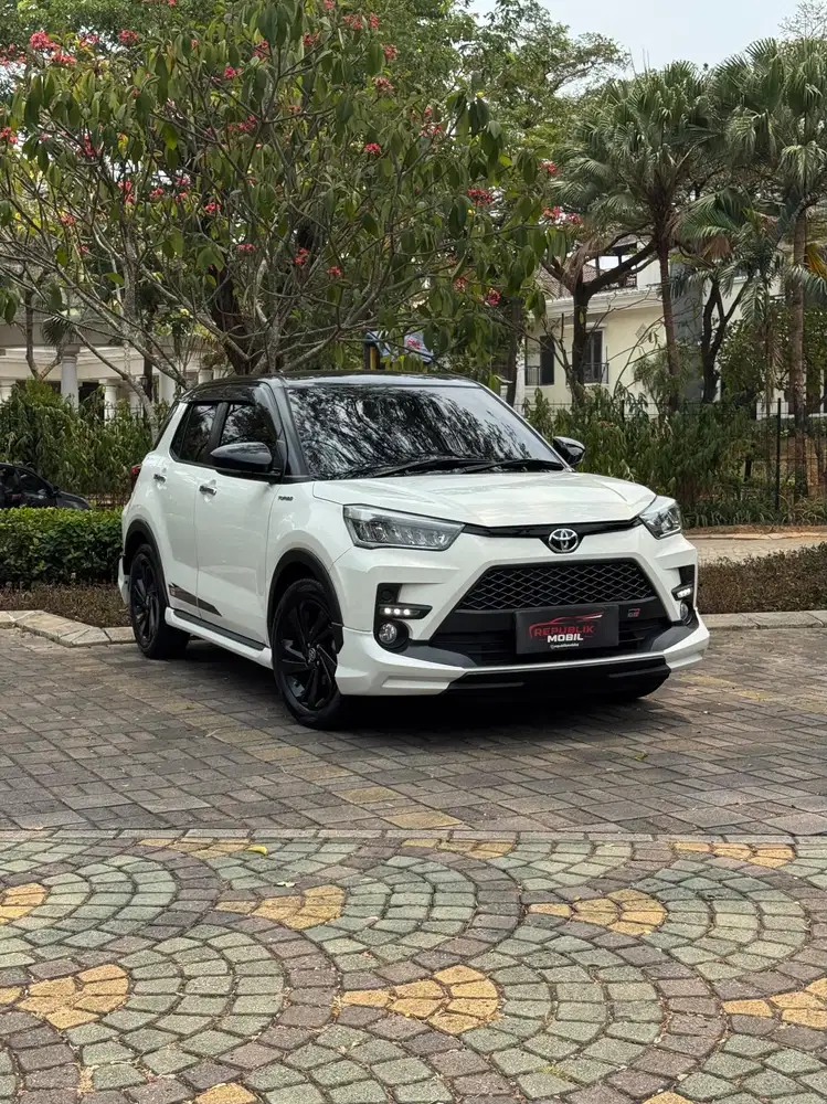 Toyota Raize 1.0T S CVT 2022 MOBIL IRIT RAIZE TWO TONE