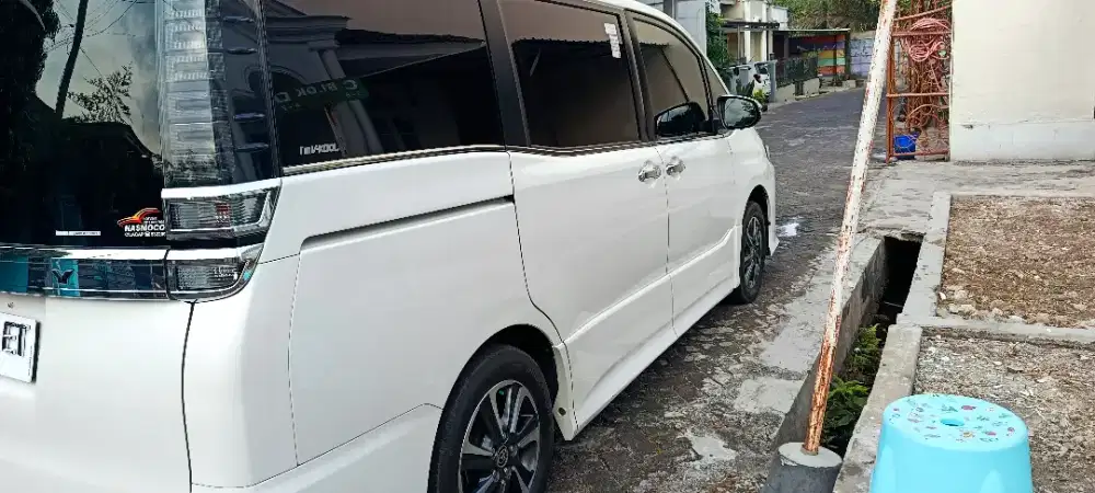 MOBIL VOXY TAHUN 2020