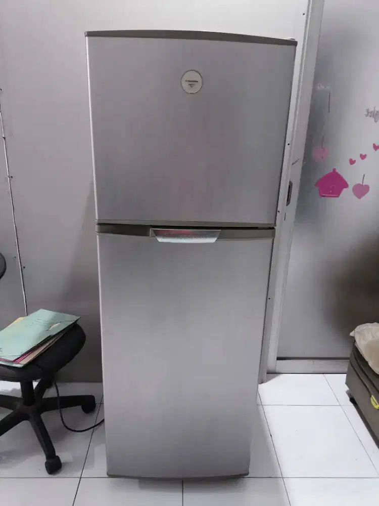 Kulkas Electrolux 2 Pintu