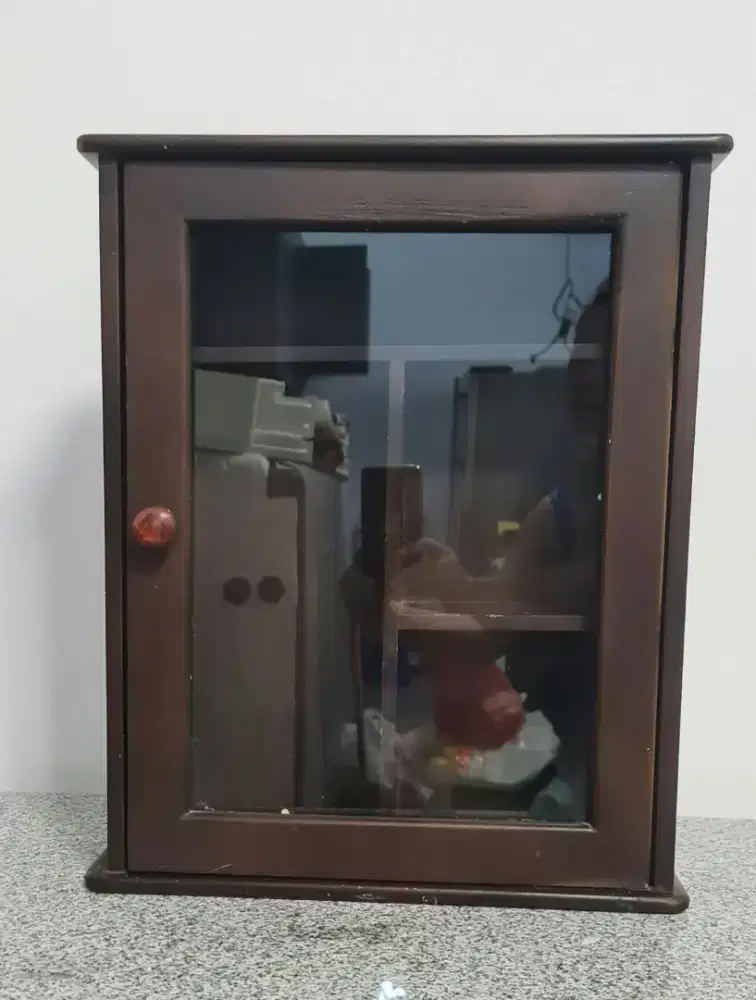 Kotak P3K/Hiasan Kayu Lemari Kaca