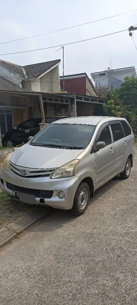 Daihatsu Xenia 1.0cc D 2012