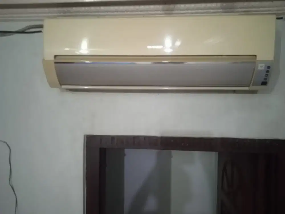 Ac sharp 2 pk masih dingin.