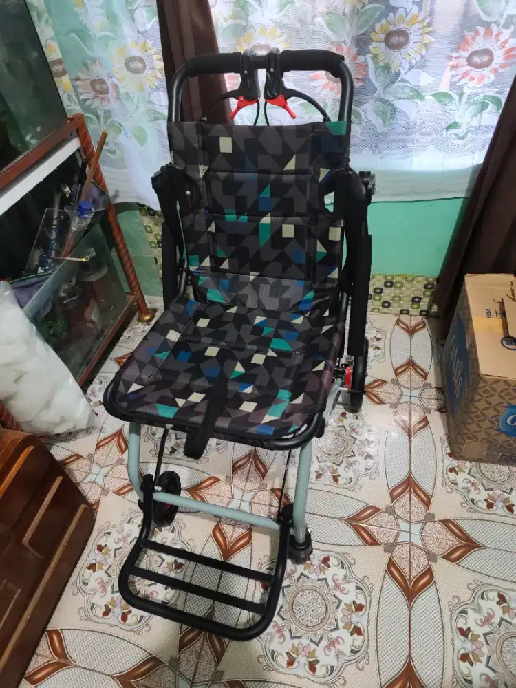 Kursi roda ringan