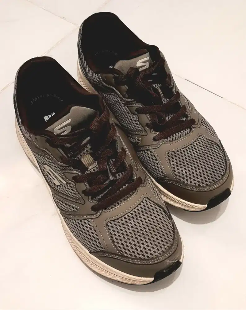 SKECHERS Go Run Cons 2 size 42