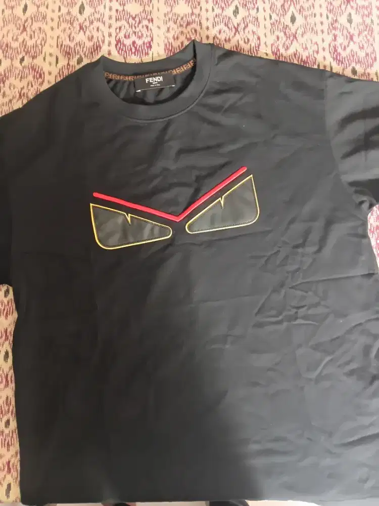 Preloved Fendi eyes shirt