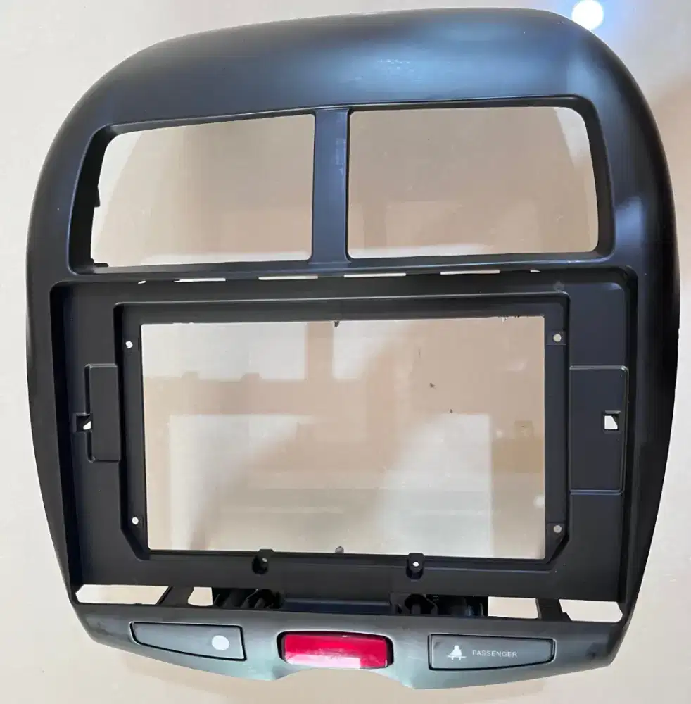 Frame Headunit 10 Inch Mitsubishi Outlander Kondisi Masih Bagus