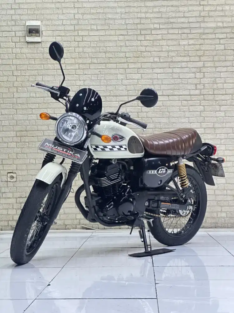 Perfect Condition!!Kawasaki W175 SE 2022 White Plat S jatim-Mustika