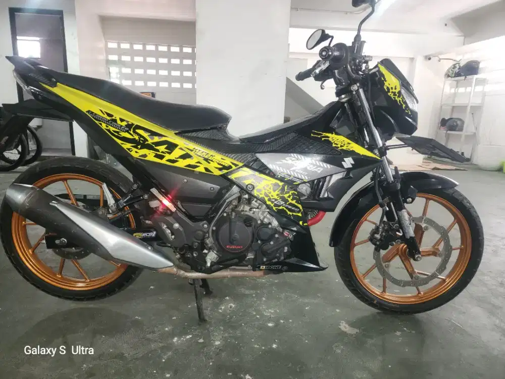 Dijual milik pribadi Satria Injeksi 2018 Kuning