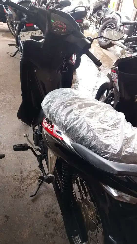 Dijual cepat motor Revo x tahun 2024 butuh dana cepat