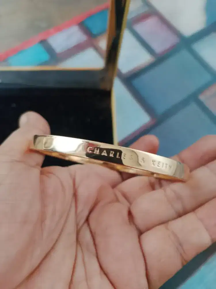 GELANG BANGLE CHARLES AND KEITH DIJUAL CEPAT!