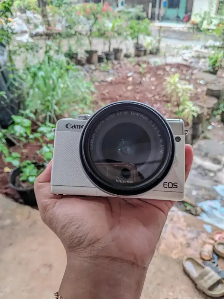 Kamera Canon m100 + lensa kit