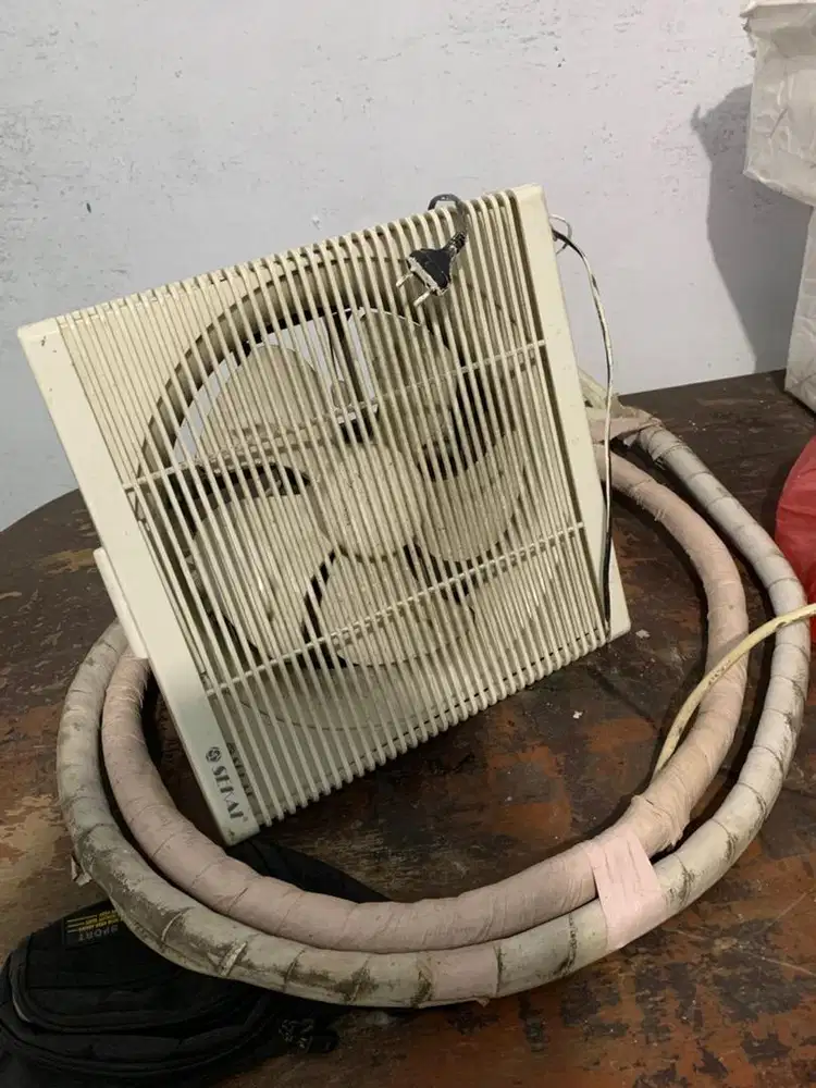 Exhaust dinding sekai
