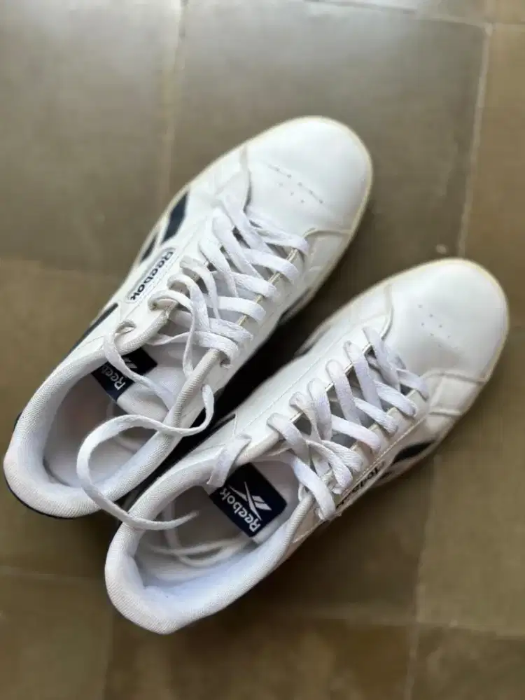 Sepatu Reebok-Preloved