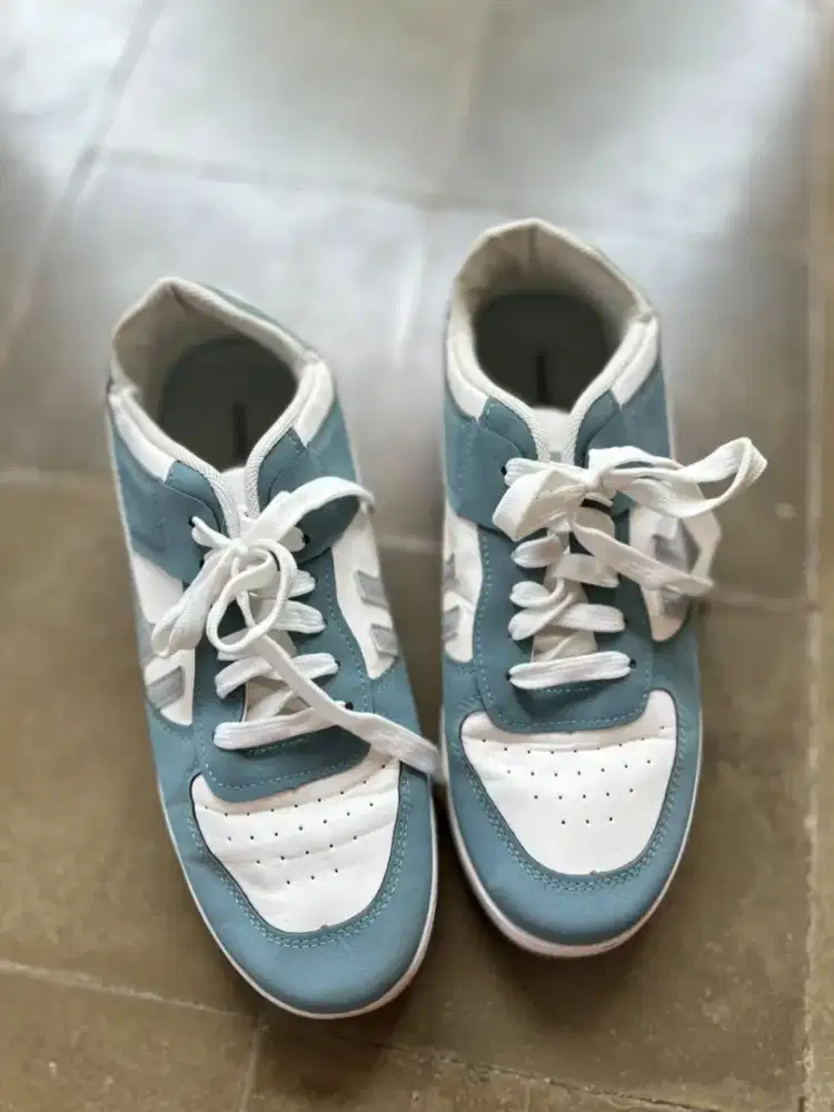 Sepatu Sneaker Keeping - Preloved