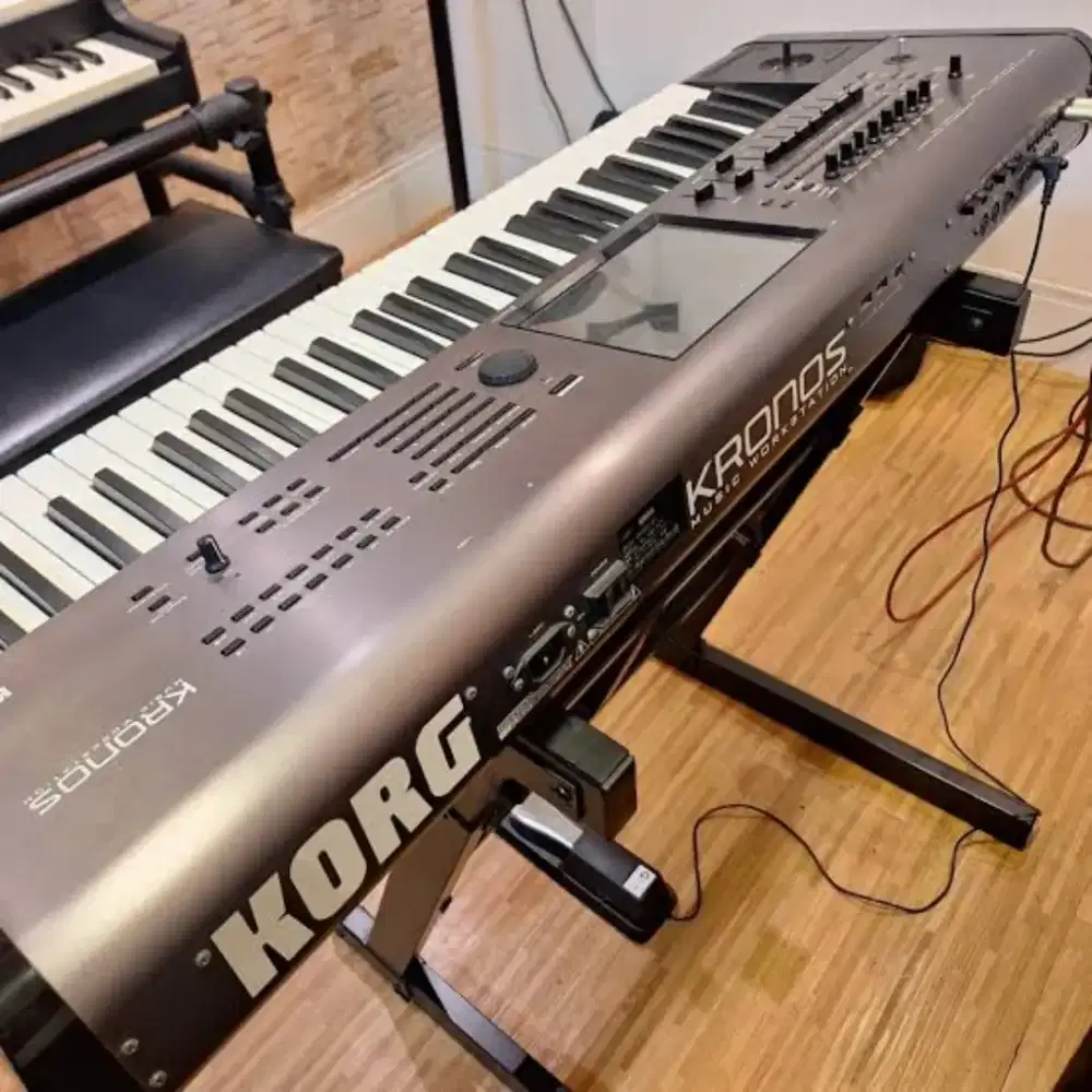 Korg Kronos 61 Synth Synthesizer / Roland Yamaha Nord Fantom MODX