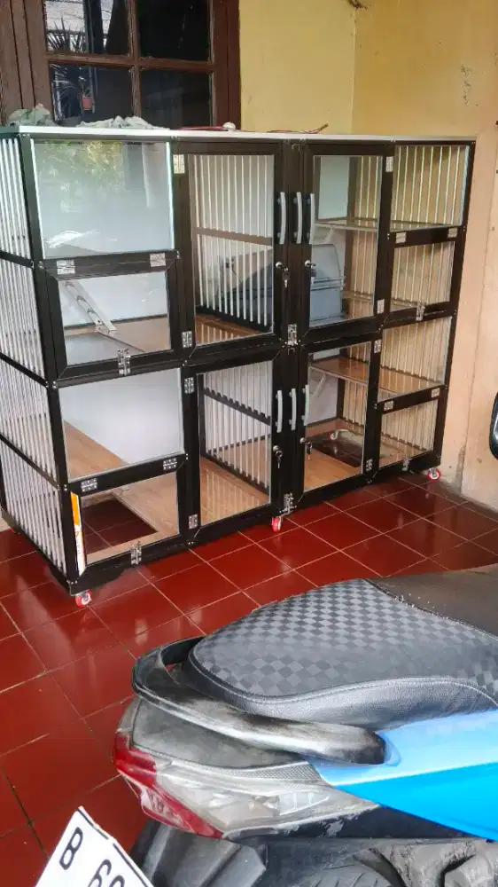 Kandang kucing almunium 4 pintu