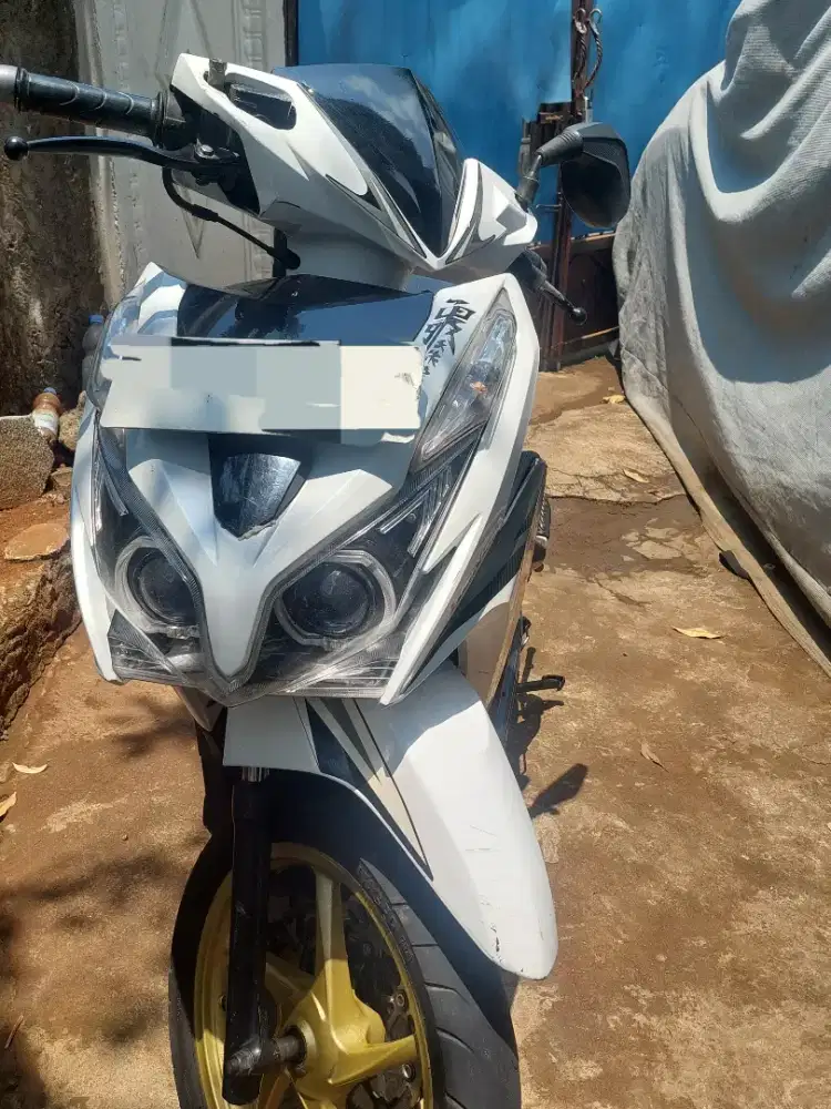 DIJUAL motor vario KZR 2013 warna putih