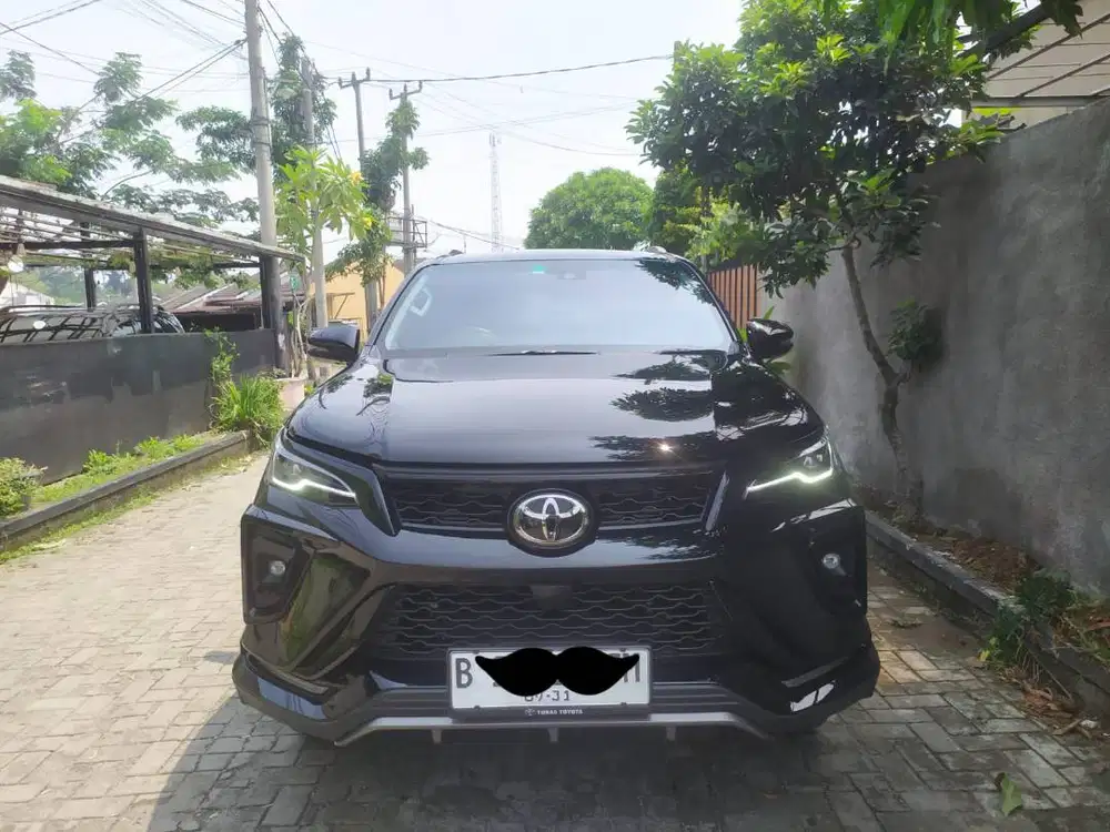 TOYOTA FORTUNER VRZ 2.8 TSS 4X2 A/T GR AERO PACKAGE