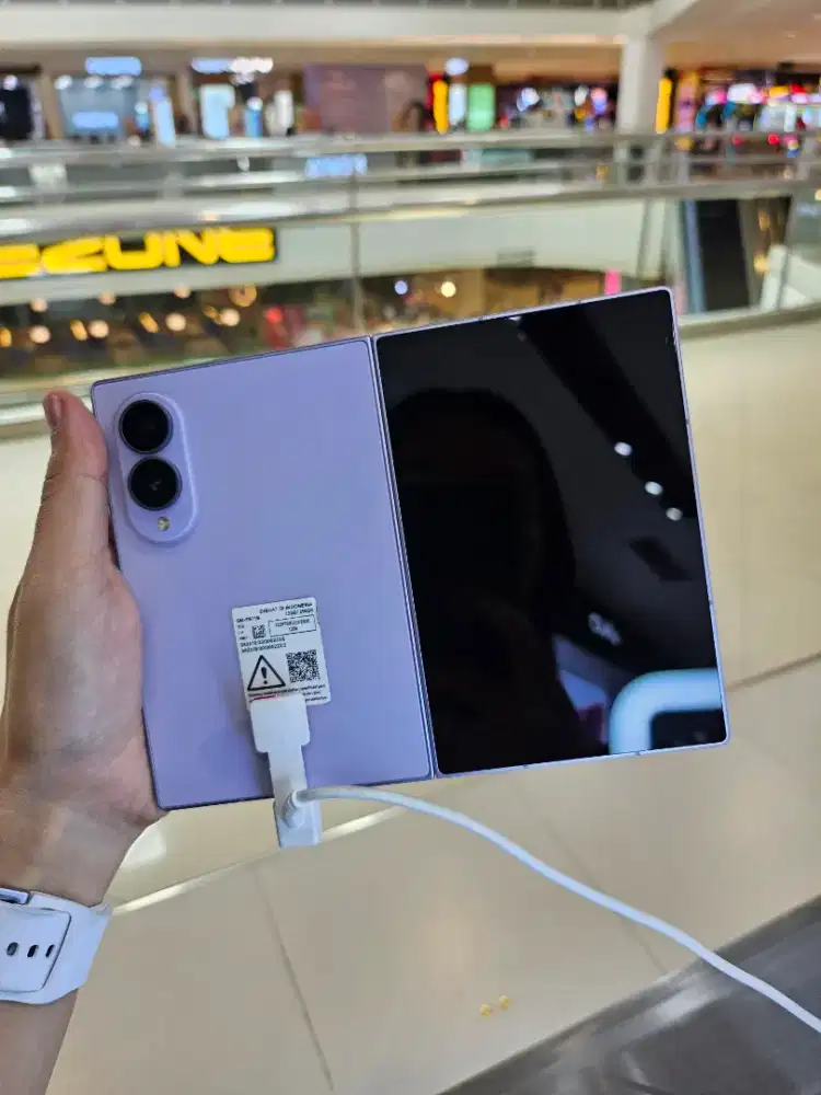 SAMSUNG GALAXY Z FOLD8 256 GARANSI RESMI SEIN 1 TAHUN