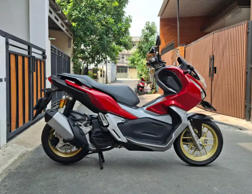 Honda ADV 150 CBS ISS Keyless MULUSSS Pajak Hidup
