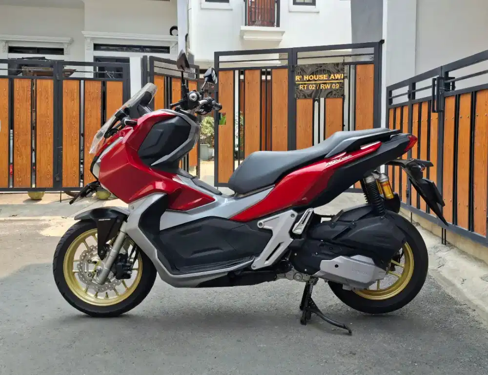 Honda ADV 150 CBS ISS Keyless MULUSSS Pajak Hidup