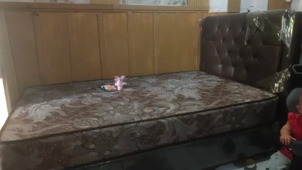 Kasur dan dipan