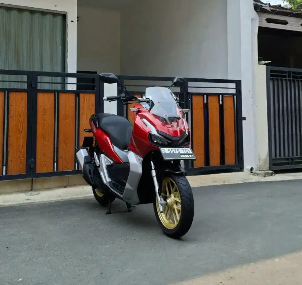 Honda ADV 150 CBS ISS Keyless MULUSSS Pajak Hidup