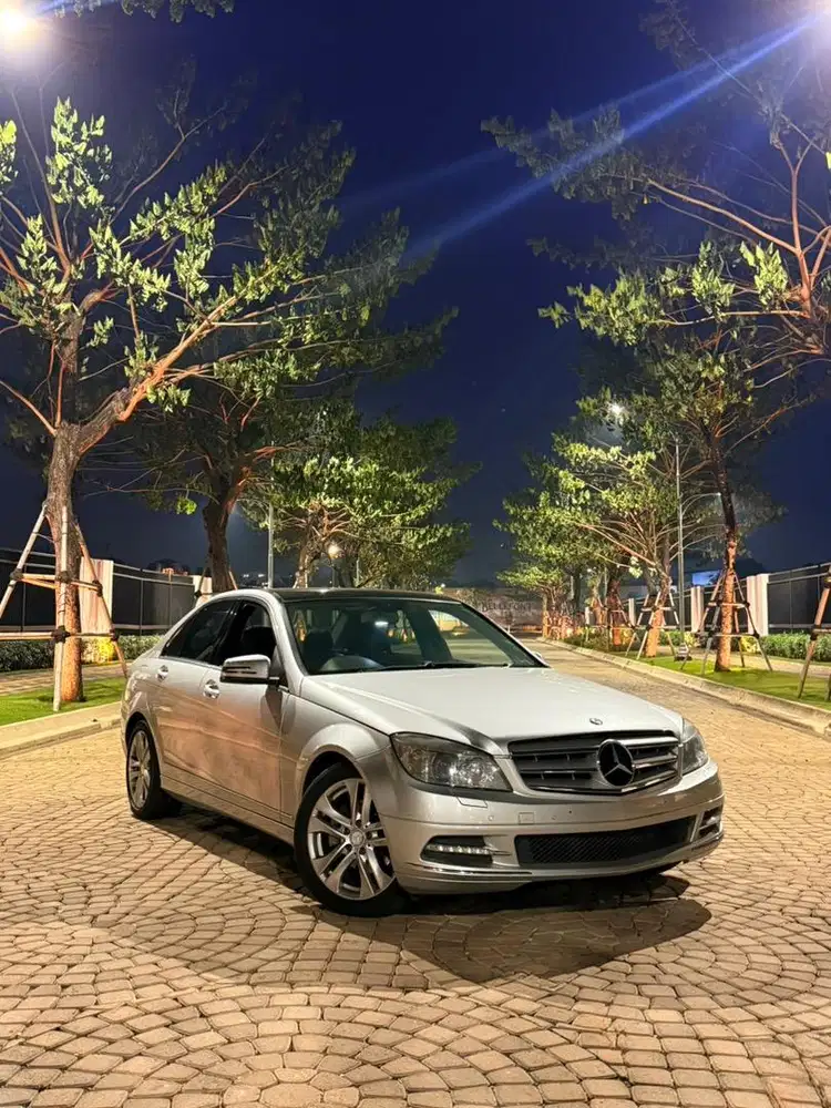 Mercedes Benz C300 2011