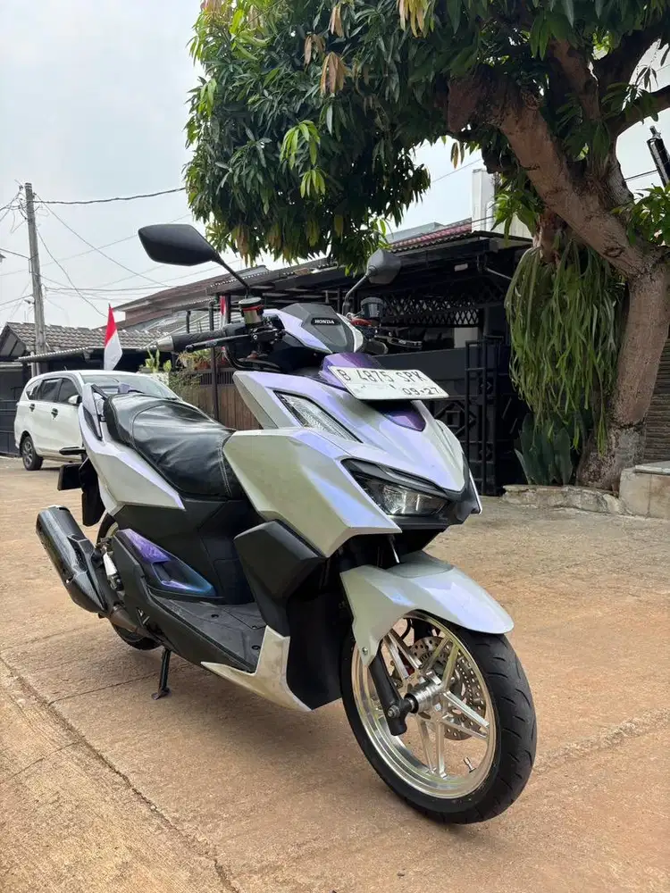 JUAL BUTUH HONDA VARIO 160 ABS 2022 WARNA PUTIH LOKASI DEPOK SUKMAJAYA