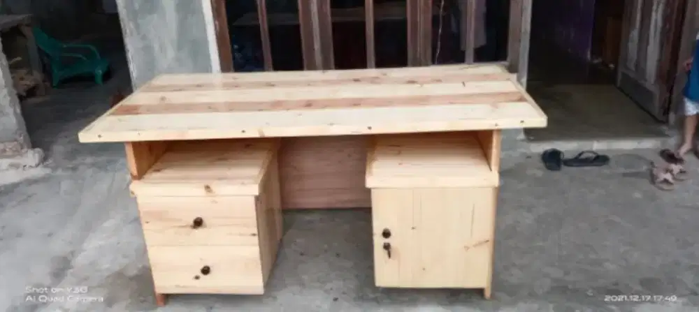 Meja kantor jati belanda