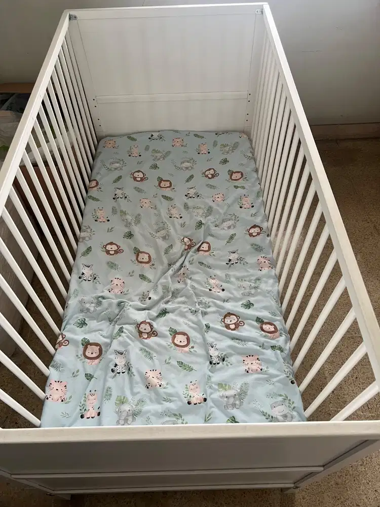 Tempat Tidur (Crib) kayu untuk Bayi merk Mothercare