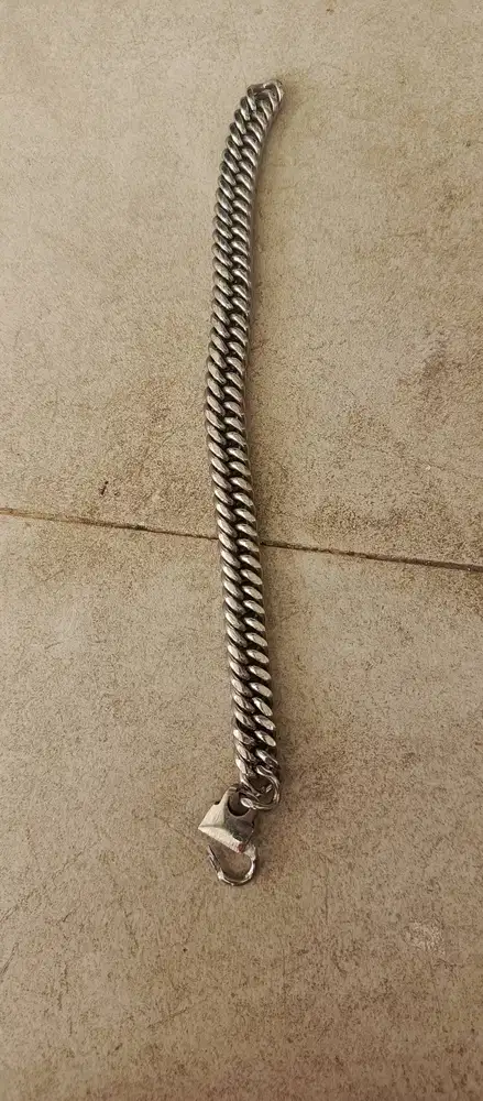 Gelang stainless kondisi istimewa