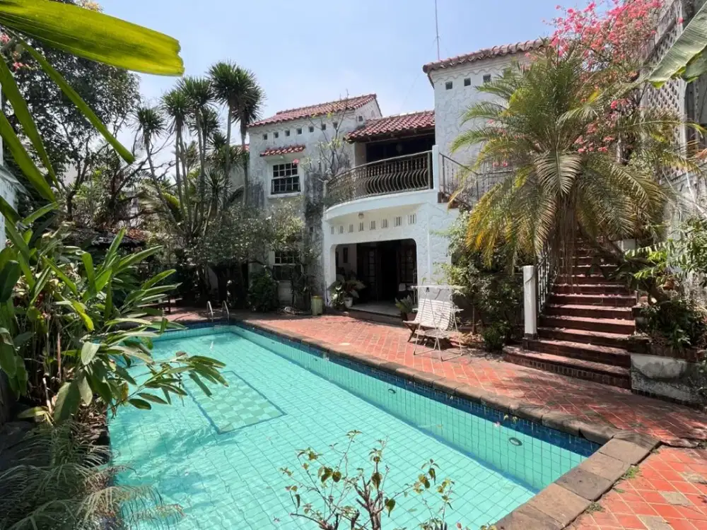 DIJUAL RUMAH PREMIUM DENGAN KOLAM RENANG – KEMANG, JAKARTA SELATAN