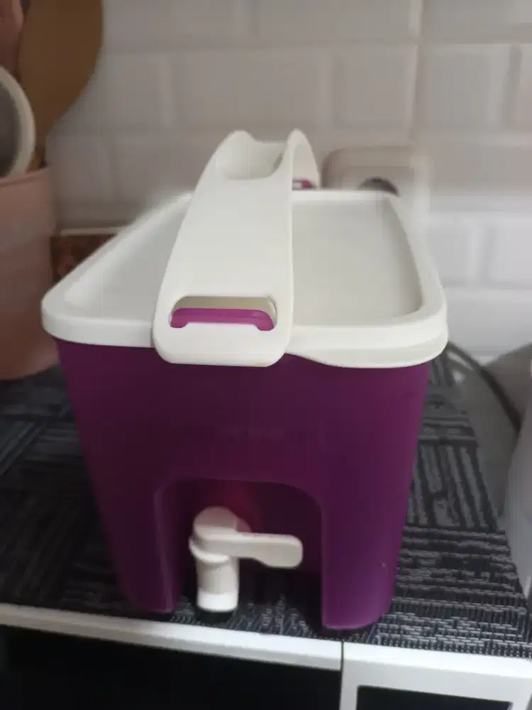 water dispenser 3liter tupperwaree