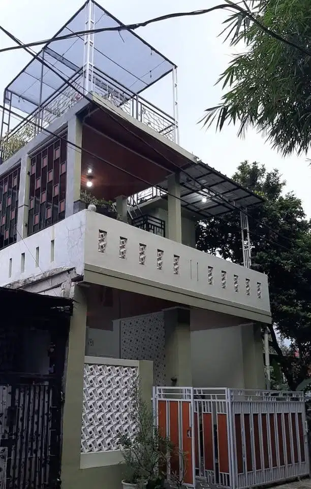 Rumah 2 lantai + Rooftop dan 4 kamar tidur Dekat Stasiun Cilebut
