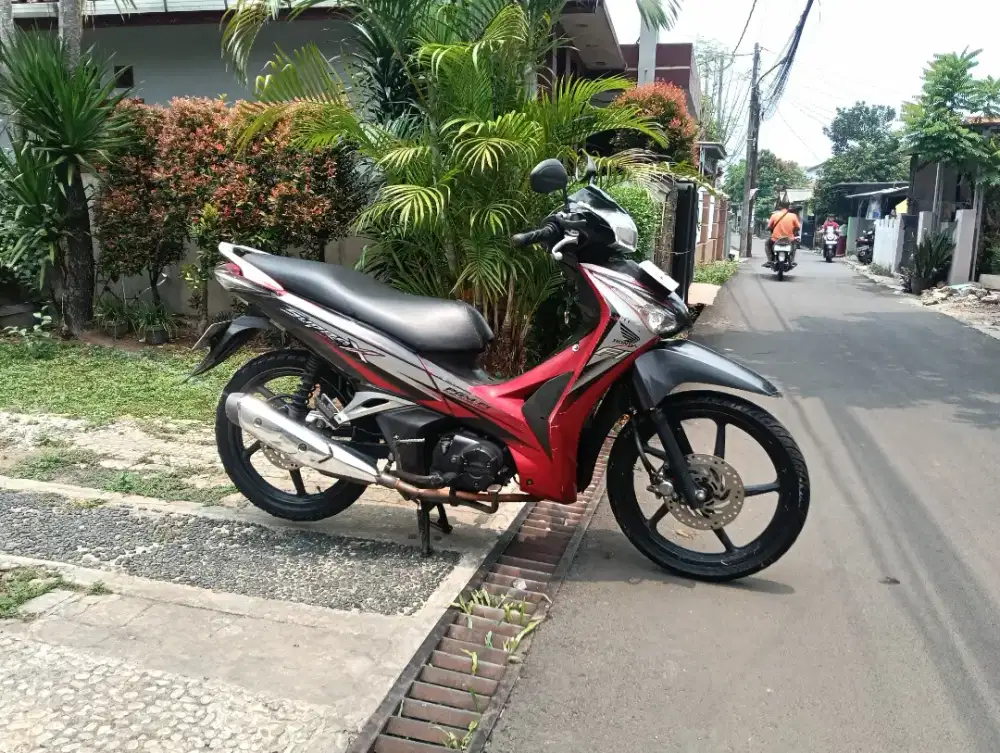 HONDA SUPRA X 125 HELM IN TAHUN 2011
