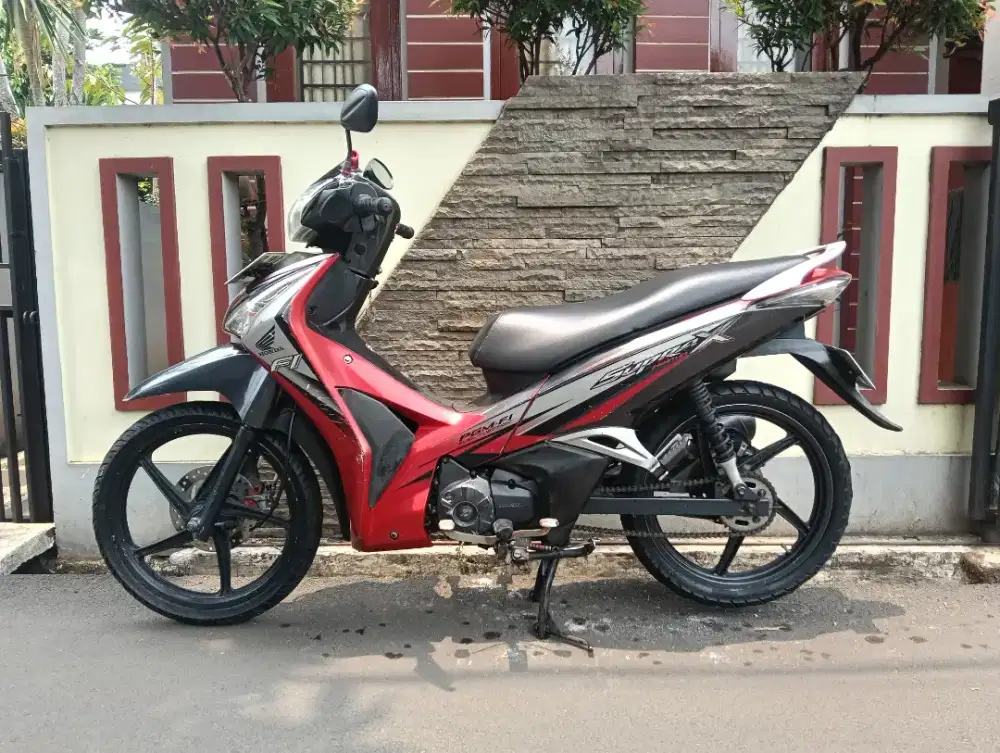 HONDA SUPRA X 125 HELM IN TAHUN 2011